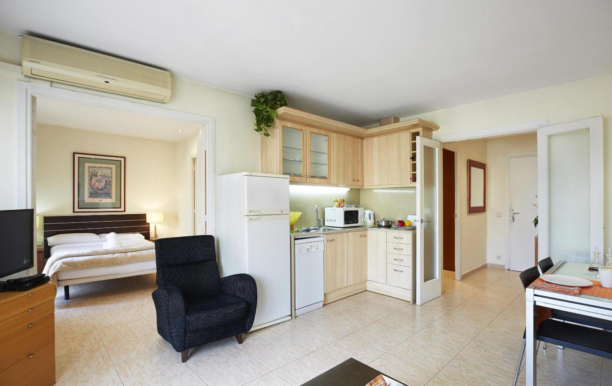 Apartamentos Calvet Barcelona Exterior photo