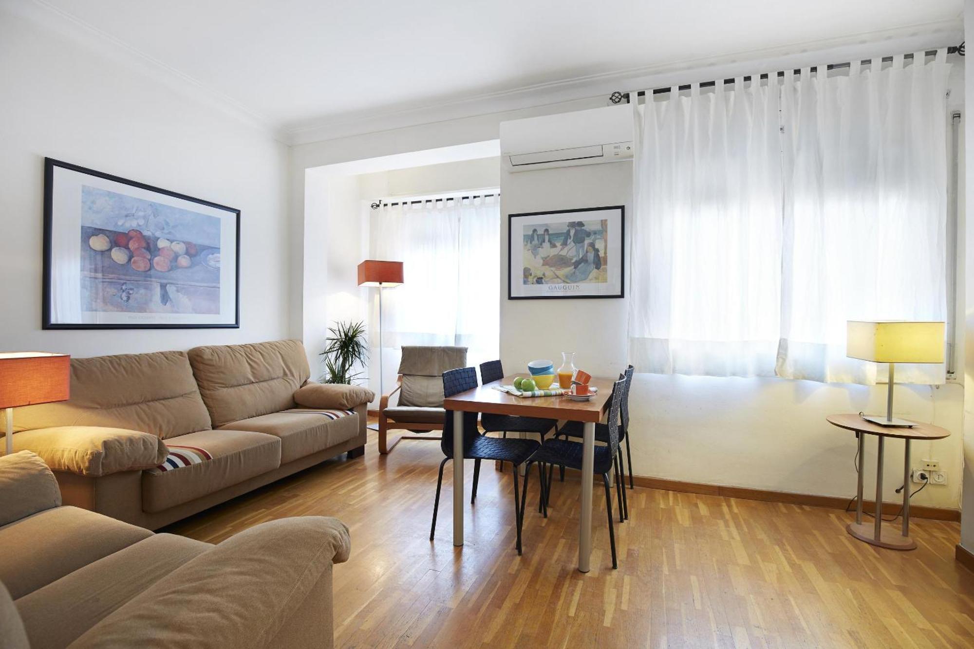 Apartamentos Calvet Barcelona Exterior photo