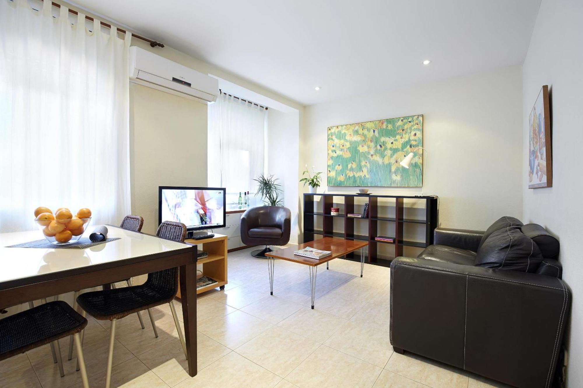 Apartamentos Calvet Barcelona Exterior photo